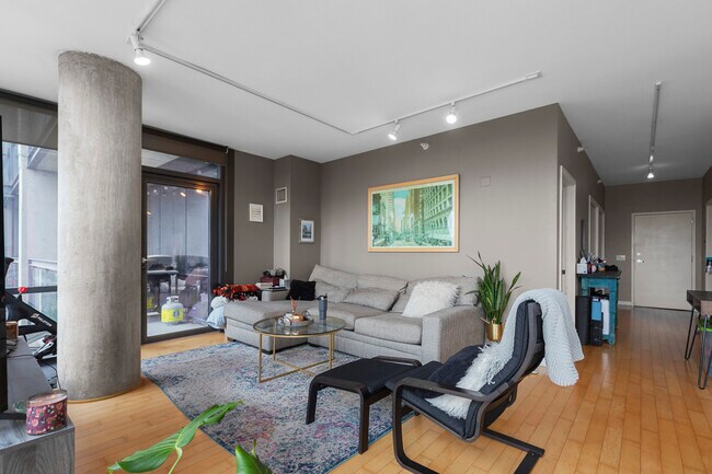 Foto del edificio - 860 W Blackhawk St
