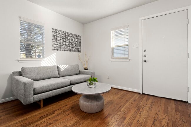 Building Photo - 533 Granberry St