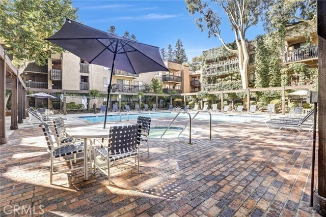 Foto del edificio - 22100 Burbank Blvd