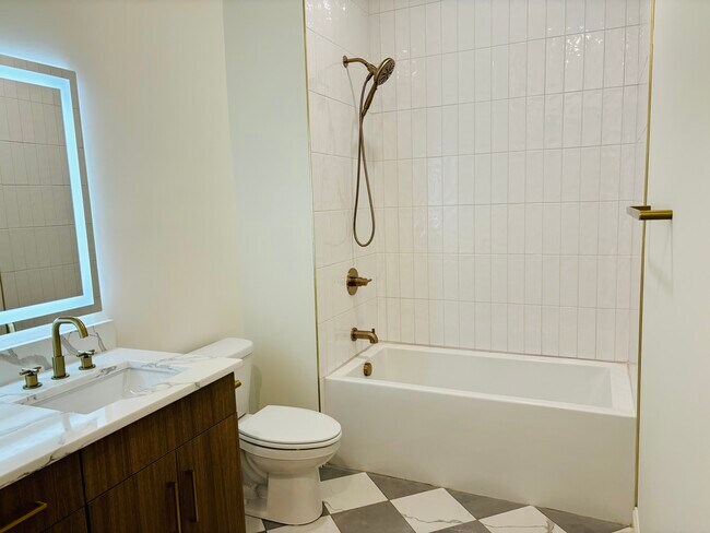 Foto del edificio - 711 Broadway St