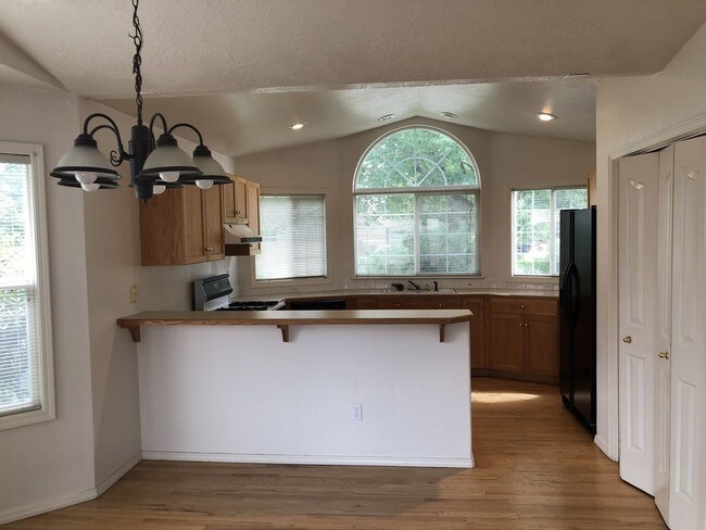 Foto del edificio - 3 Bed 2 Bath Home Close to Micron
