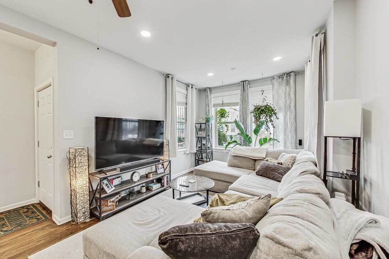 Foto principal - 3330 W Hutchinson St