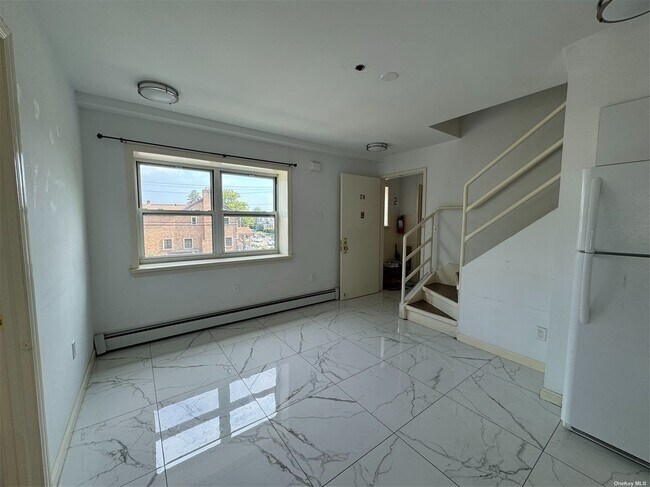 Foto del edificio - 185-11 73rd Ave