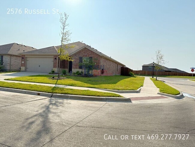 Foto del edificio - 2576 Russell St
