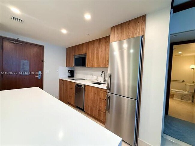 Foto del edificio - 6801 Collins Ave