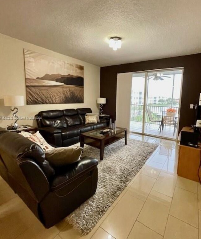 Foto del edificio - 10750 NW 66th St