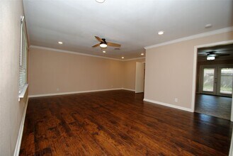 Building Photo - 10034 Cedardale Dr