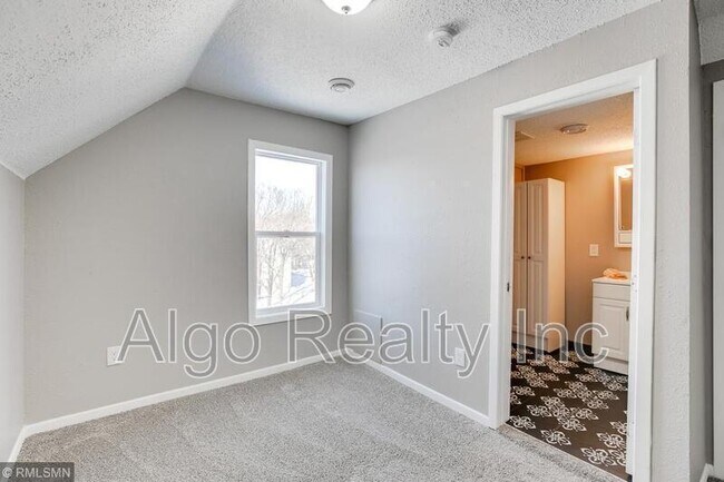 Foto del edificio - 2834 15th Ave S