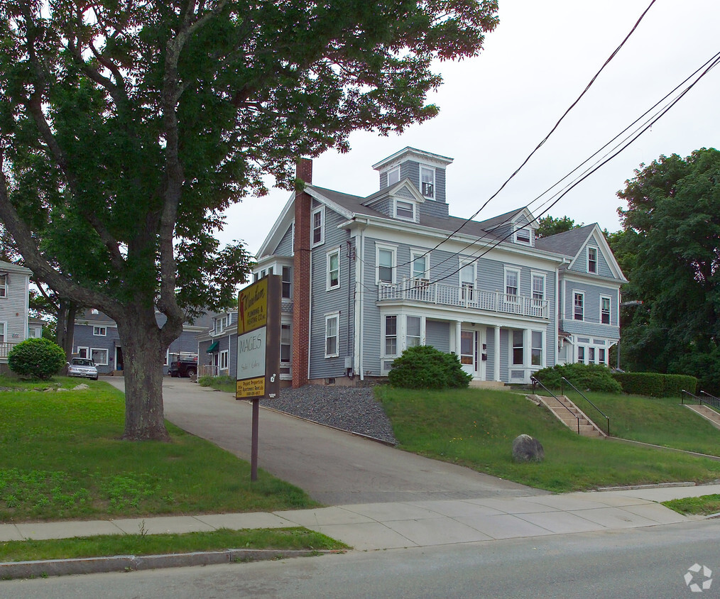 Building Photo - 72 Main St