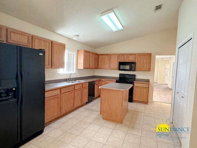 Building Photo - Stunning 4 Bedroom Home in Gulf Breeze!