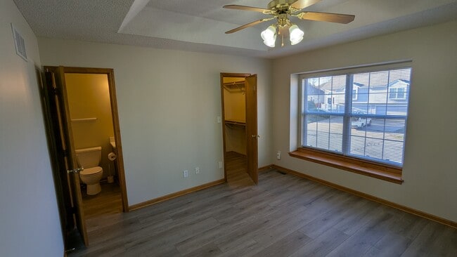 Master - 245 SW Chartwell Pl