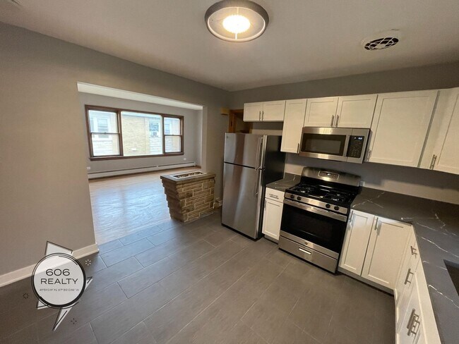 Foto del edificio - Fully Remodeled Apt on Harlem!