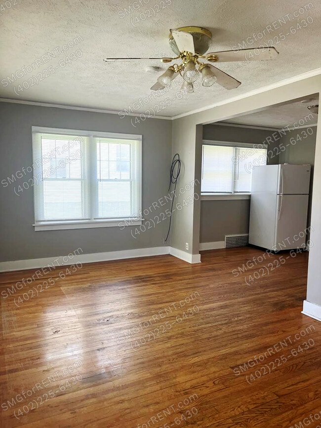 Building Photo - 5823 Lake St