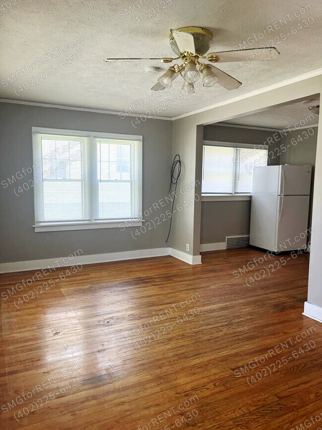 Foto del edificio - 5823 Lake St