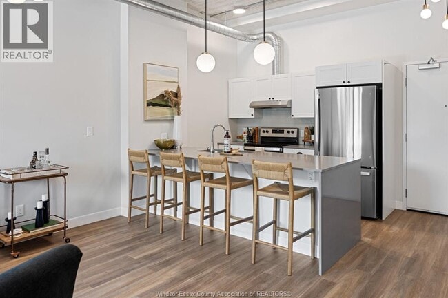 Photo du bâtiment - 3160 Meadowbrook Ln