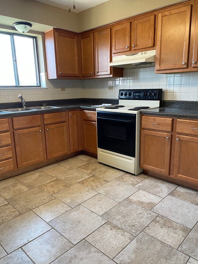 Building Photo - 737 Lippert Ln