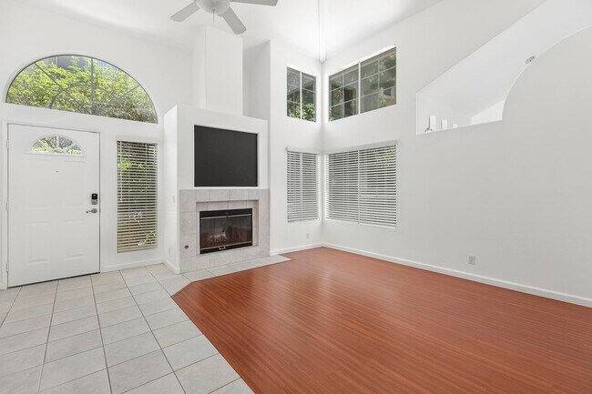 Building Photo - 12527 El Camino Real Unit A