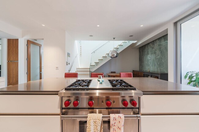 Building Photo - Stunning Custom Home in Del Rey
