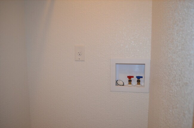 Building Photo - 1609 Pontotoc