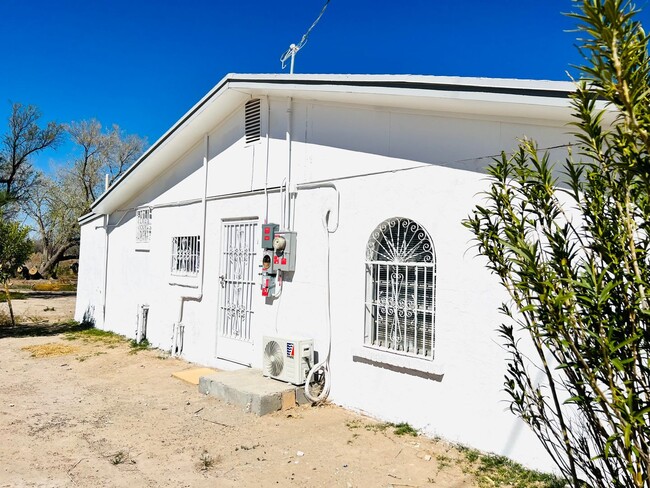 Foto del edificio - Charming 2-Bedroom Home with Solar Panels ...