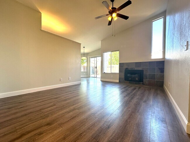 Building Photo - Lovely 3 Bedroom 2 Bathroom in Oakley