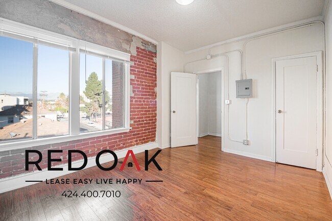 Foto del edificio - 425–427 S. Grand View St