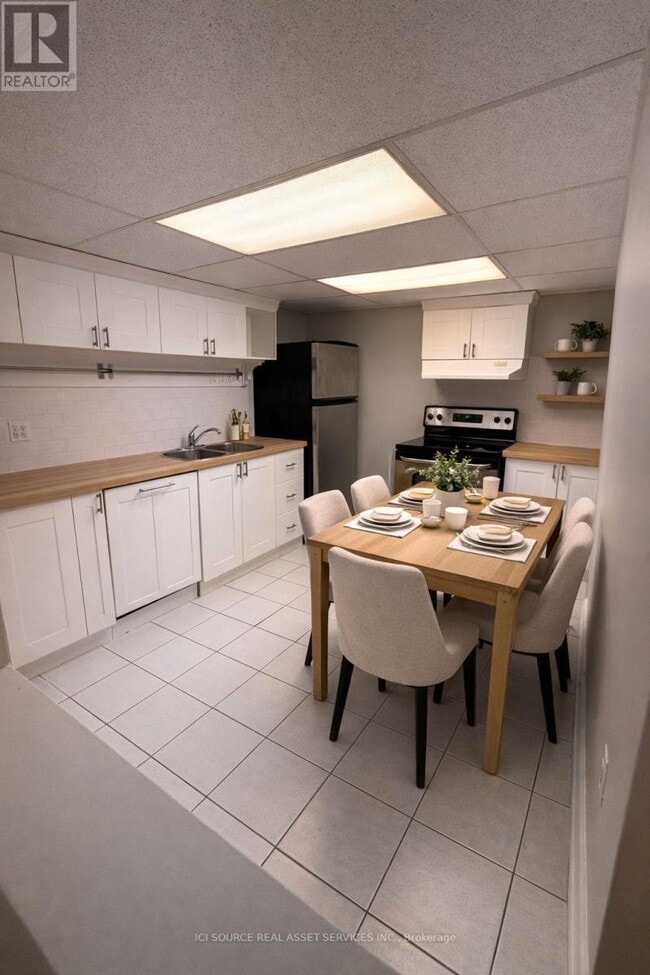 Building Photo - 31 Greenwood Crescent