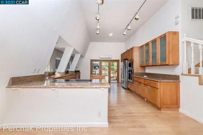 Building Photo - 3 br, 3.5 bath House - 3057 Lunada Lane