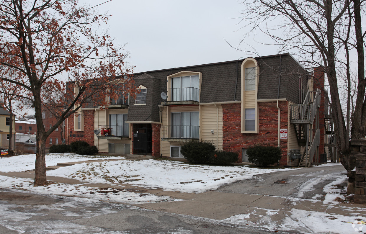 Primary Photo - Montclaire Apartments