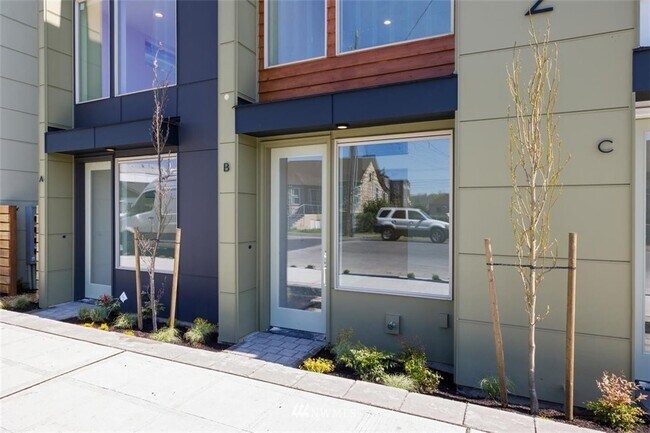 Building Photo - 6662B Carleton Ave S