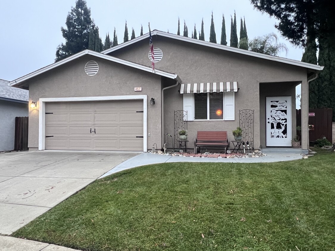 Primary Photo - 457 Morales Ct