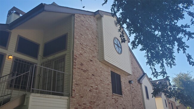 Foto del edificio - 2425 Holly Hall St