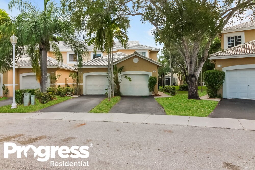 Primary Photo - 2102 Madeira Dr