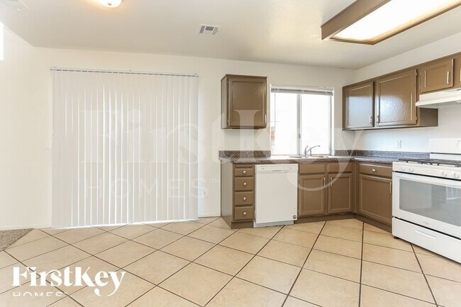 Foto del edificio - 6114 Flowering Plum Ave