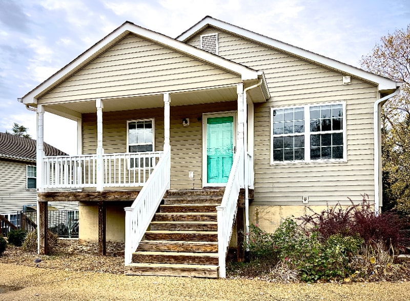 Primary Photo - 1419 Burgess Ln