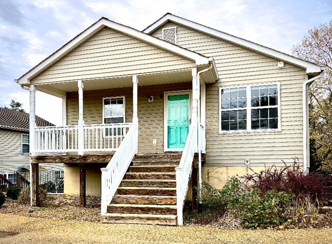 Building Photo - 1419 Burgess Ln