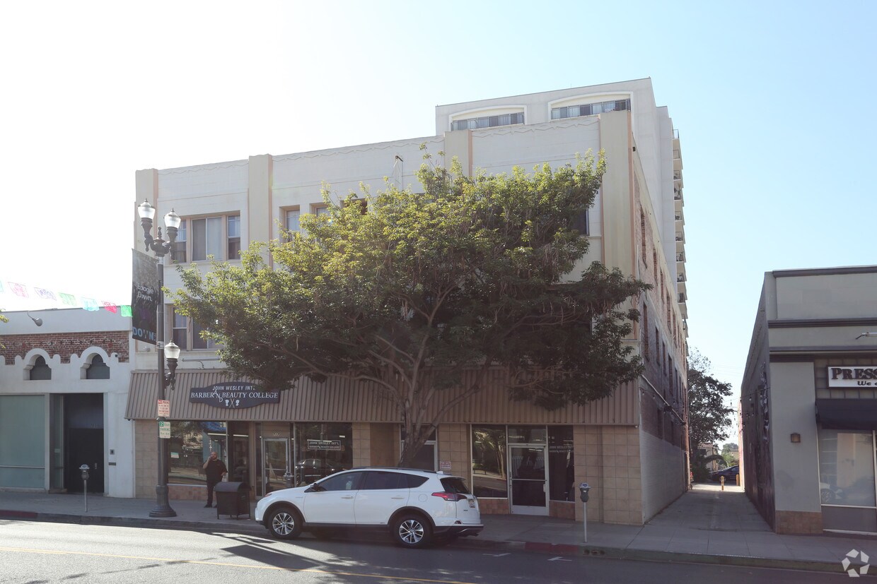 Building Photo - 717-721 Pine Ave
