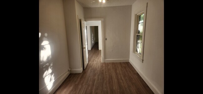 Building Photo - 698 Massabesic St