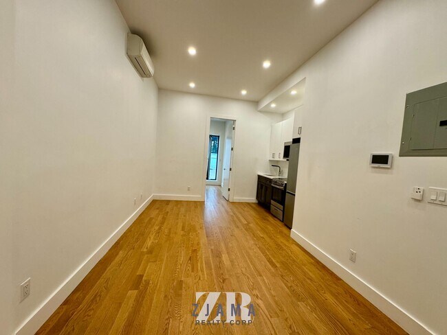 Foto del edificio - 435 DeKalb Ave