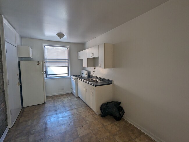 Building Photo - 2334.5 N Spaulding Ave