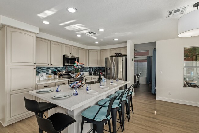 Building Photo - Gorgeous 4 Bedroom Home w/Pool in Mesa