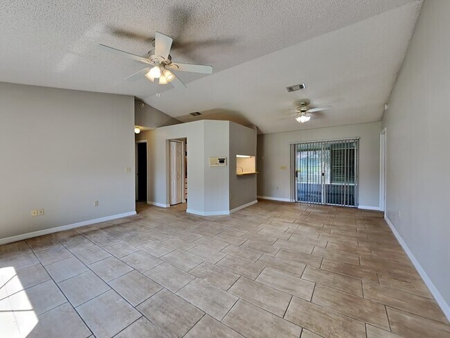 Building Photo - 1041 Heron Ct