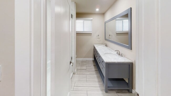 Building Photo - 5216 College Gardens Ct