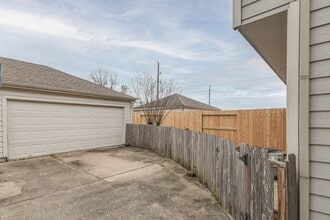 Building Photo - 29704 Sullivan Oaks Dr