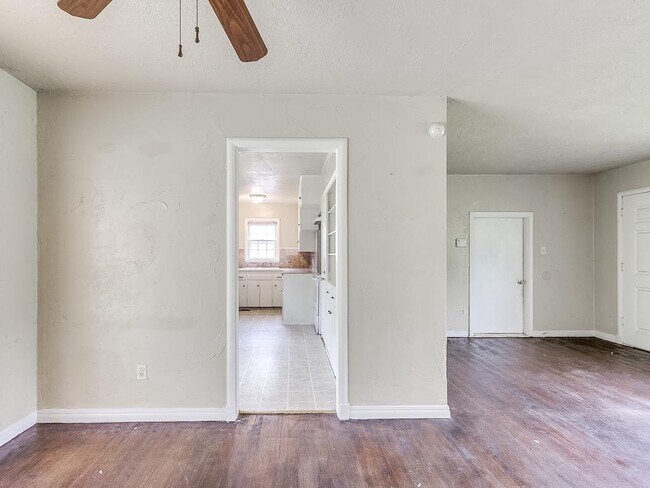 Building Photo - 1614 SW 41st St
