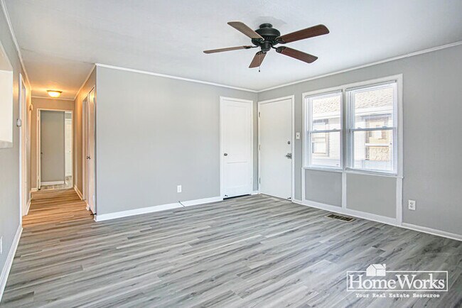 Building Photo - 215 Ardennes Ave