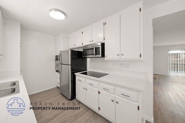 Building Photo - 834 2nd St.