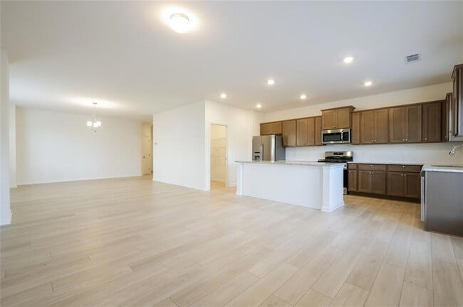 Building Photo - 131 Shelter Ln E