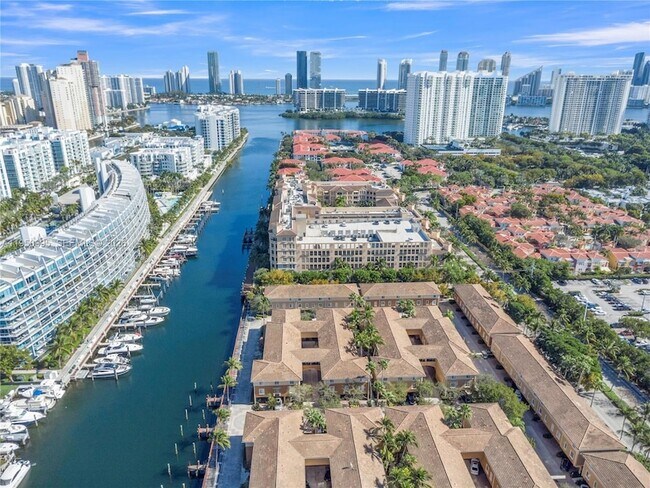 Foto del edificio - 2945 NE 185th St