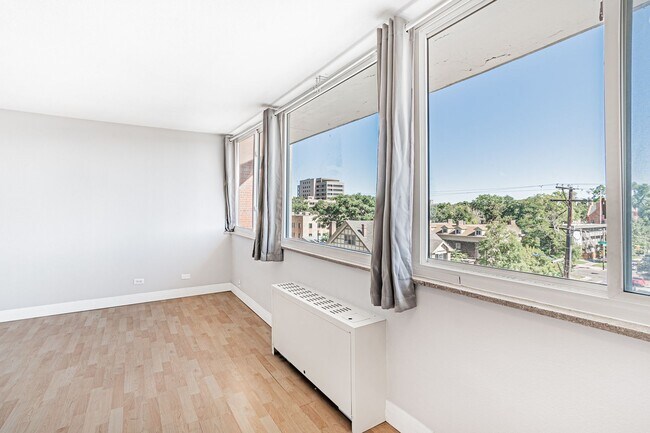 Building Photo - Discover Modern Comfort and Convenience: Y...